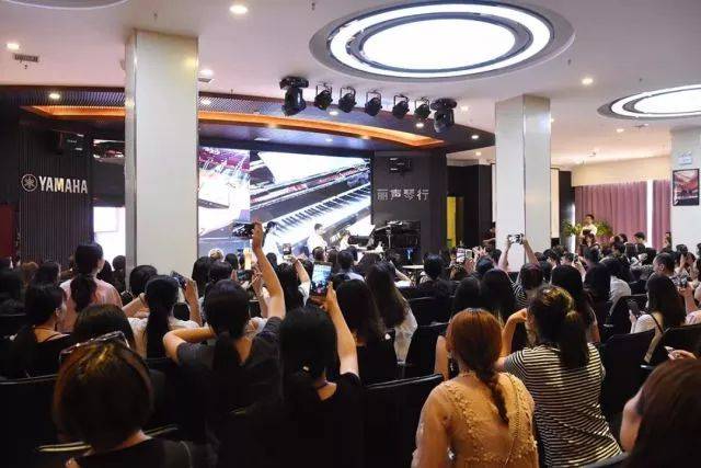 2018年SG胜游亚洲音乐奖学金郑州师范学院启动仪式<br />暨SG胜游海外艺术家爱德华·昆斯音乐会&远程实验公开课圆满结束