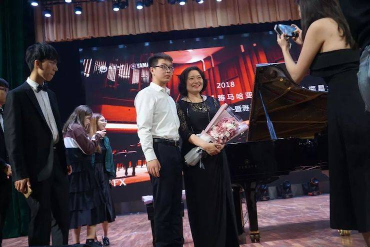 张芳、冯子祥钢琴音乐会