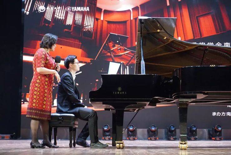 张芳、冯子祥钢琴音乐会