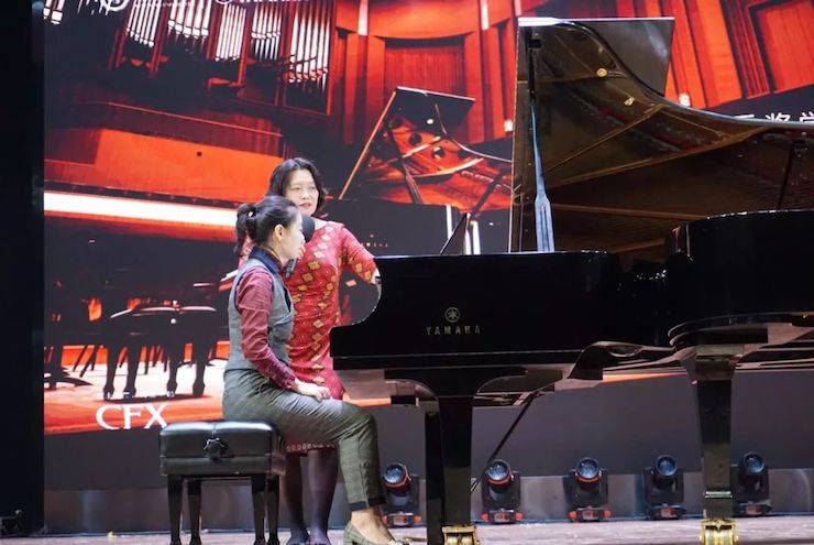 张芳、冯子祥钢琴音乐会
